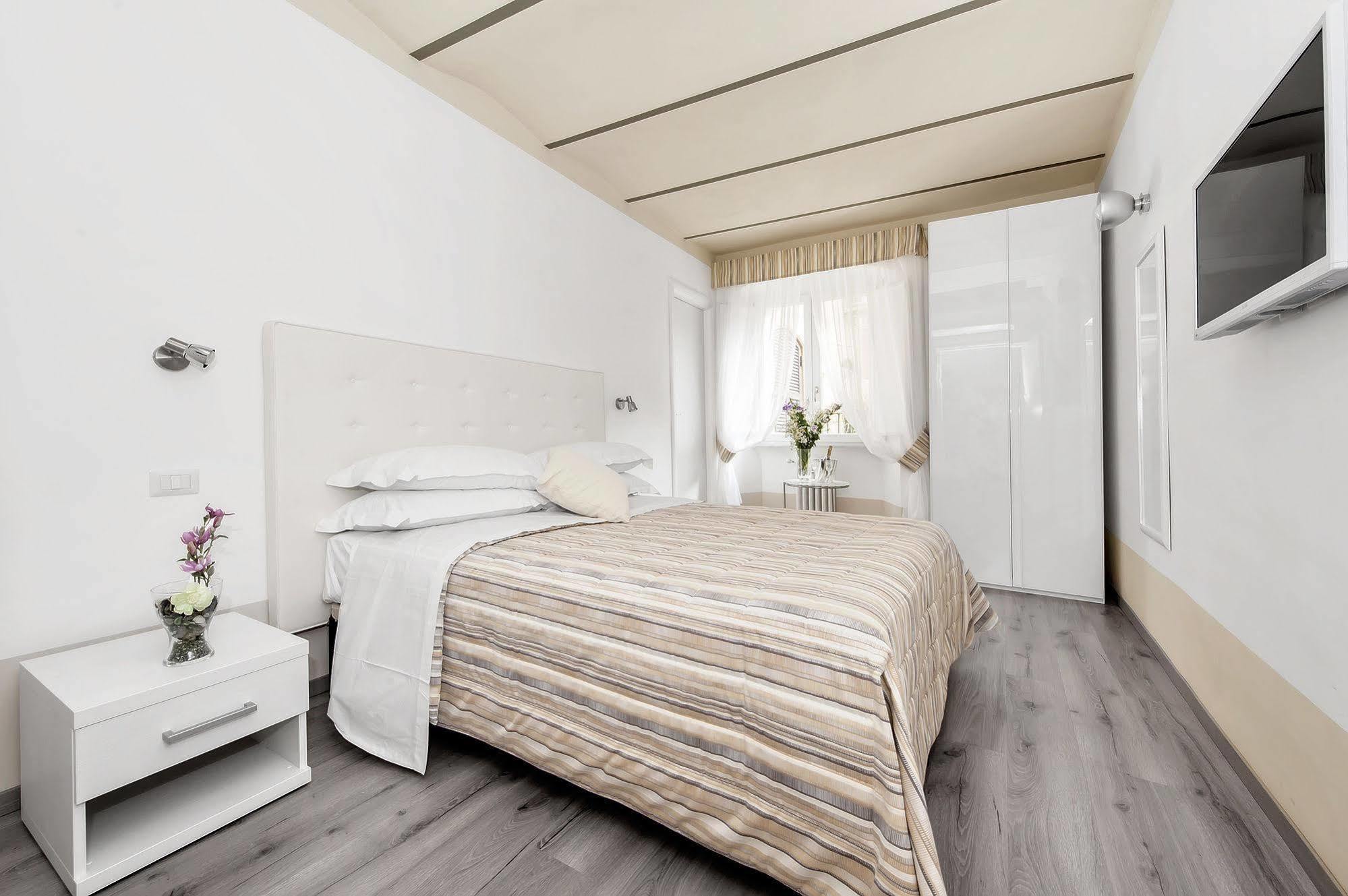 White Rooms Colosseo Рим Екстериор снимка