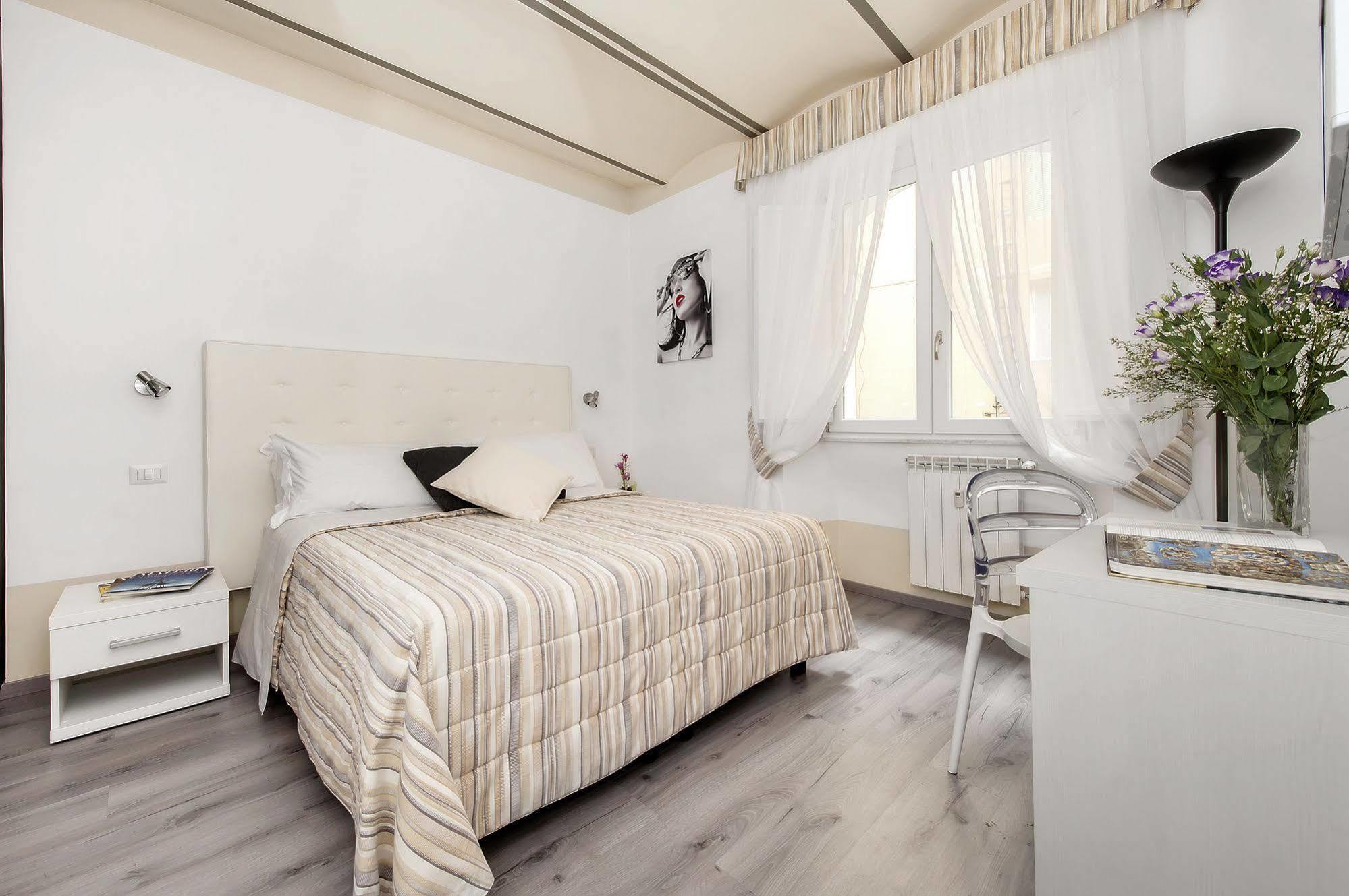 White Rooms Colosseo Рим Екстериор снимка