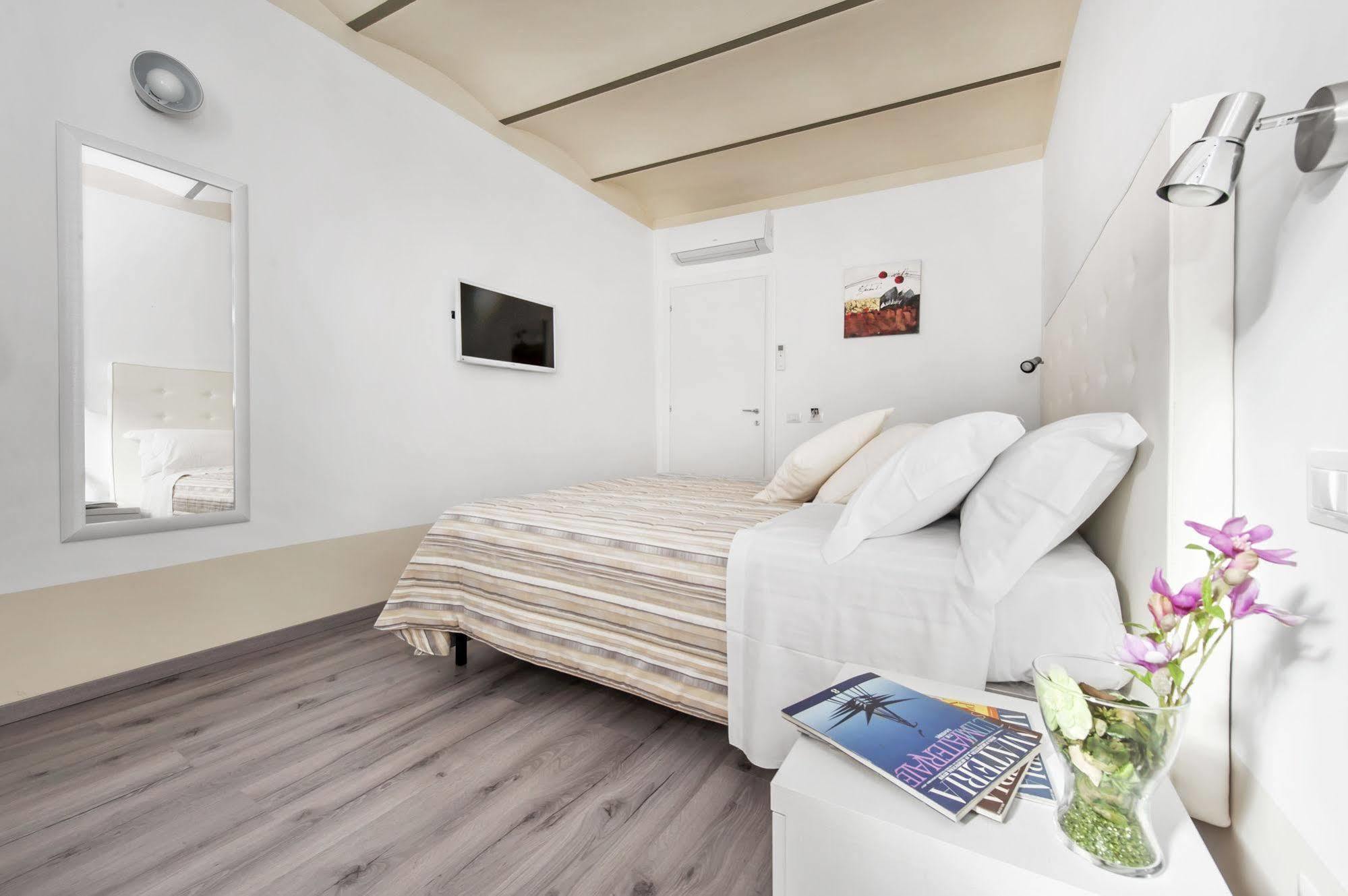 White Rooms Colosseo Рим Екстериор снимка