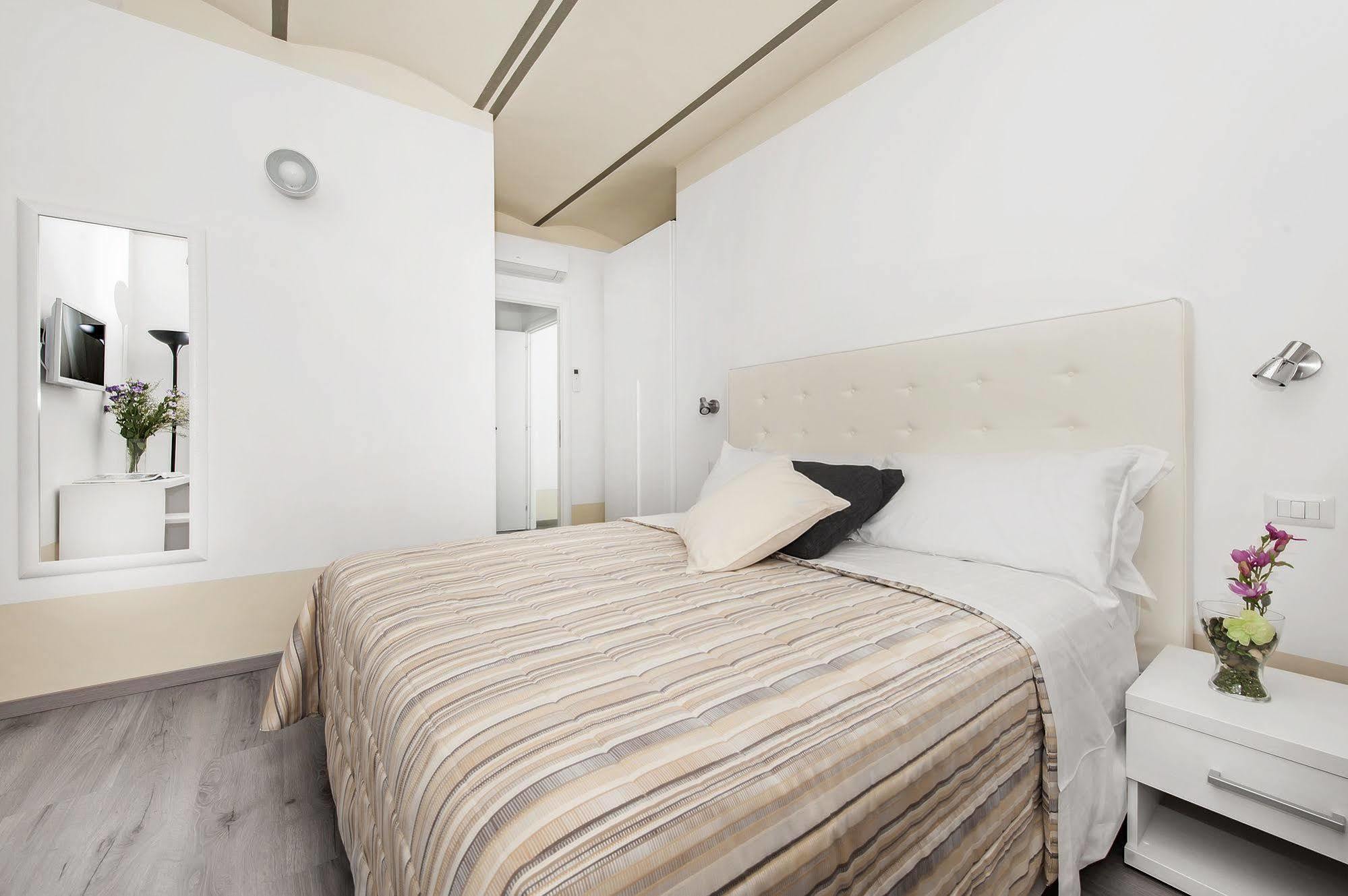 White Rooms Colosseo Рим Екстериор снимка